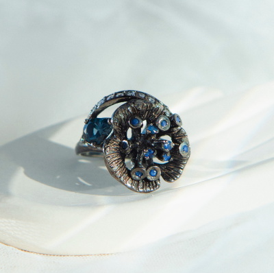 Серебряное кольцо с топазом и корундом натуральным арт 27345