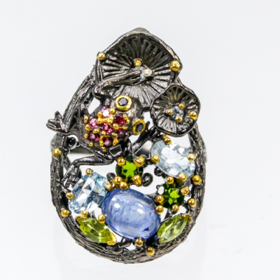 Серебряное дизайнерское кольцо с натуральным сапфировым корундом арт 33358