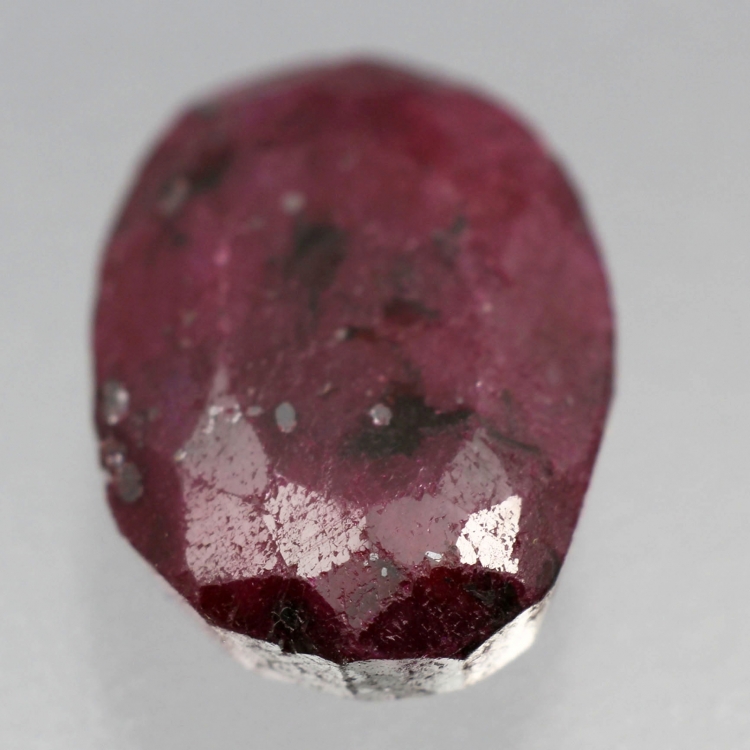 Камень розовый корунд натуральный 12.80 карат арт 6076