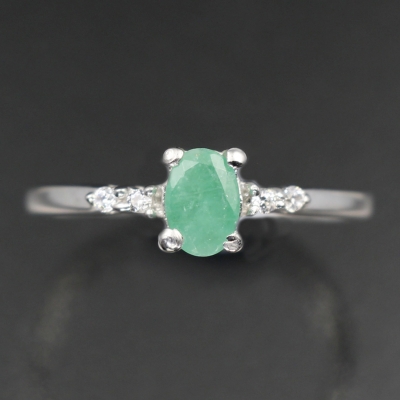 Тонкое кольцо с зеленым бериллом натуральным серебро арт 30099