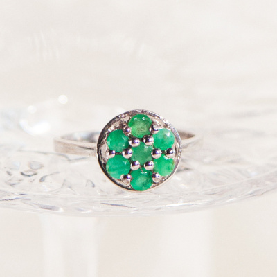 Серебряное кольцо с зеленым бериллом натуральным арт 24589