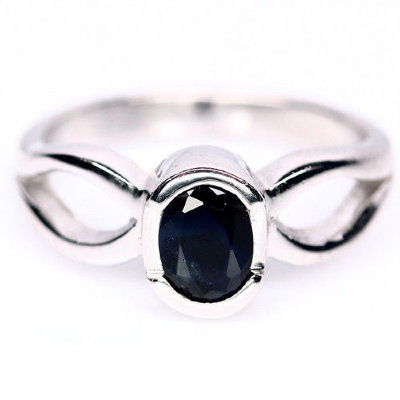 Серебряное кольцо с синим корундом​ натуральным арт 21366