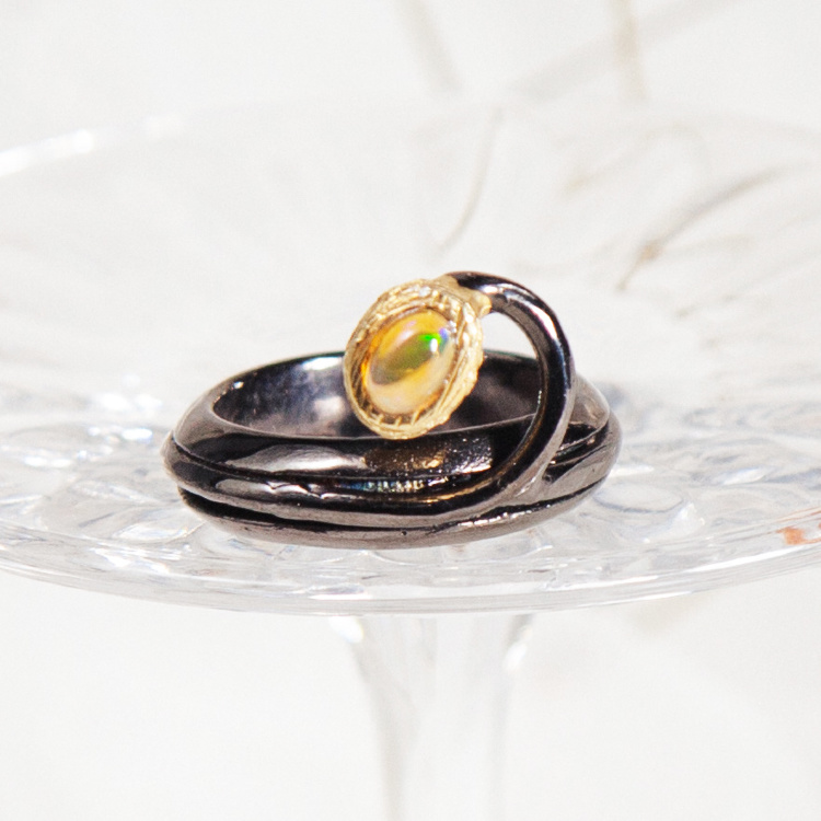 Серебряное кольцо с опалом натуральным арт 29548