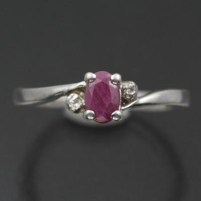 Серебряное кольцо с розовым корундом натуральным арт. 27200