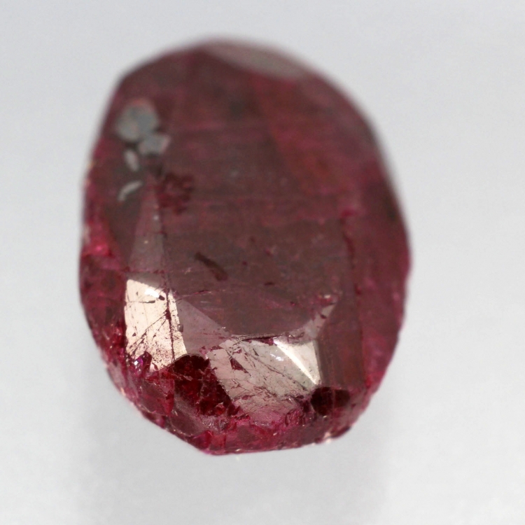 Камень розовый корунд натуральный 15.30 карат арт 10875