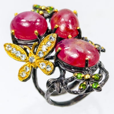 Серебряное дизайнерское кольцо с натуральным рубиновым корундом арт 33519