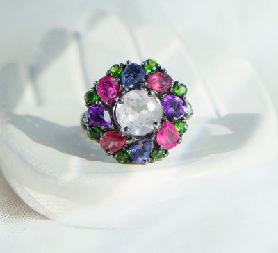 Серебряное кольцо с розовым кварцем, аметистом и родолитом арт 27443