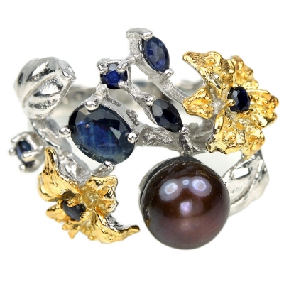 Серебряное кольцо с синим корундом и жемчугом натуральным арт 27647
