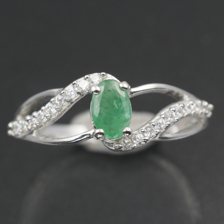 Серебряное кольцо с зеленым бериллом натуральным  арт.  27124