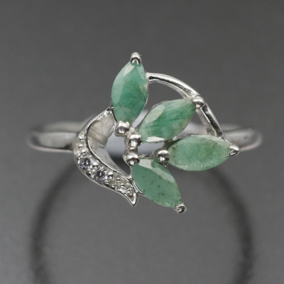 Серебряное кольцо с зеленым бериллом натуральным  арт.  27097