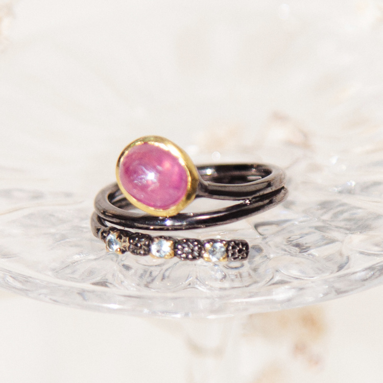 Серебряное кольцо с розовым корундом арт 5651