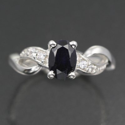 Серебряное кольцо с синим корундом натуральным арт. 27194