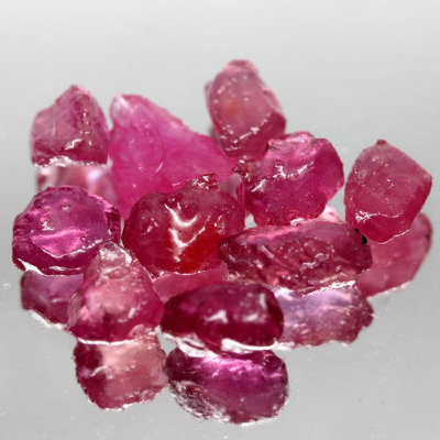  Минерал розового Корунда натурального 19.20 карат арт. 14031