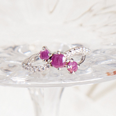 Серебряное кольцо с розовым корундом натуральным арт. 27168