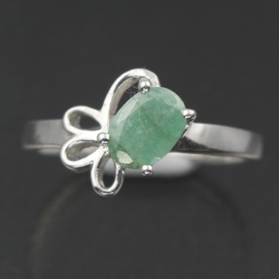 Серебряное кольцо с зеленым бериллом натуральным арт. 27134