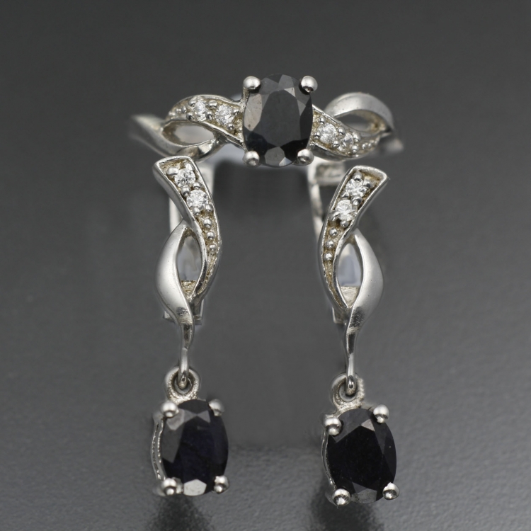 Серебряные серьги и кольцо с синим корундом натуральным арт 27216
