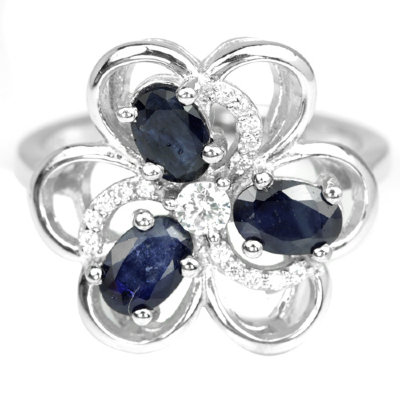 Серебряное кольцо с синим корундом натуральным арт 5085
